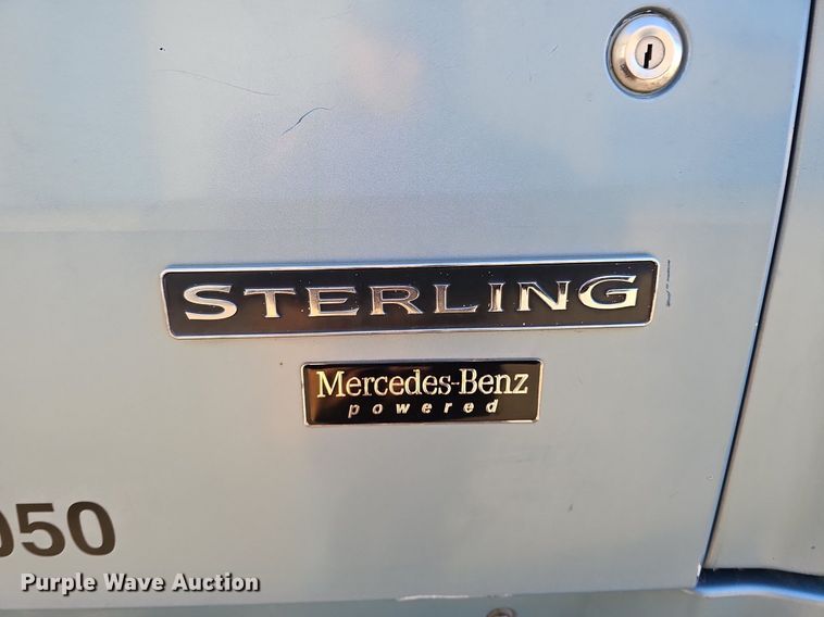 image for item DQ8583 2005 Sterling A9500 semi truck