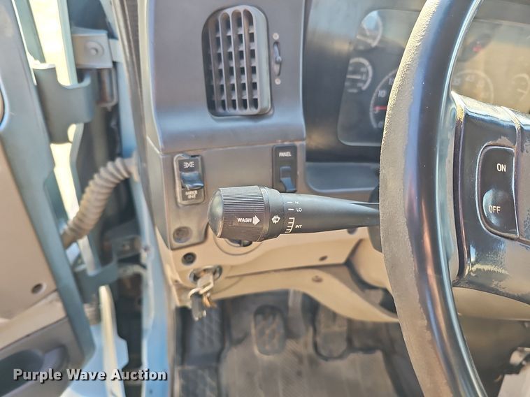 image for item DQ8583 2005 Sterling A9500 semi truck