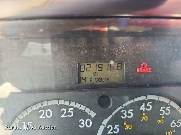 image for item DQ8583 2005 Sterling A9500 semi truck