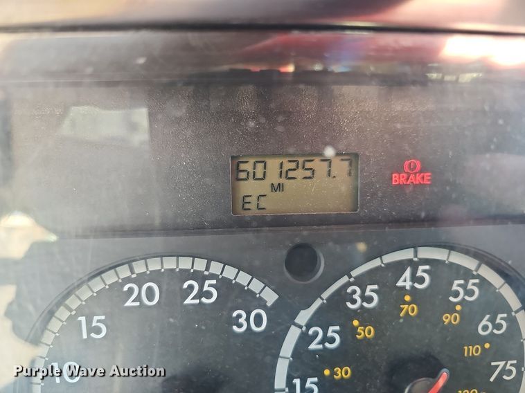 image for item DQ8583 2005 Sterling A9500 semi truck