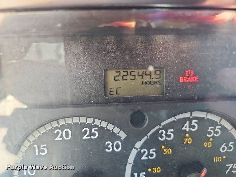 image for item DQ8583 2005 Sterling A9500 semi truck