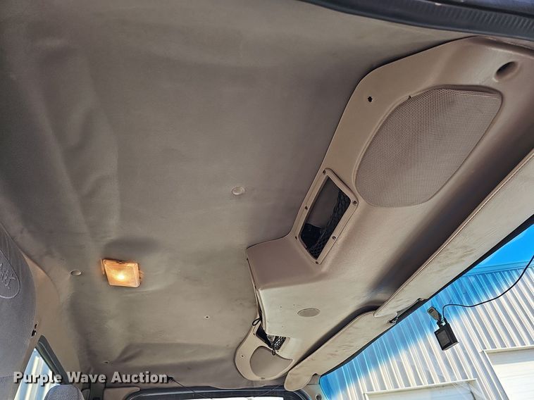 image for item DQ8583 2005 Sterling A9500 semi truck