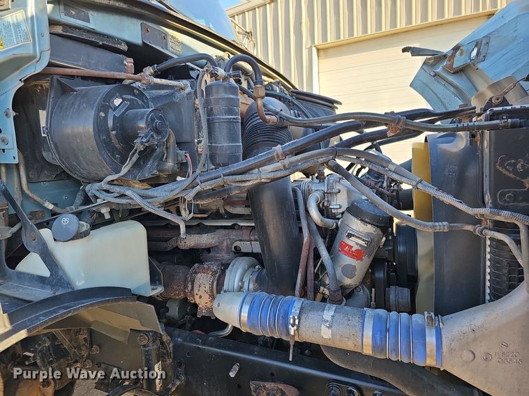 image for item DQ8583 2005 Sterling A9500 semi truck