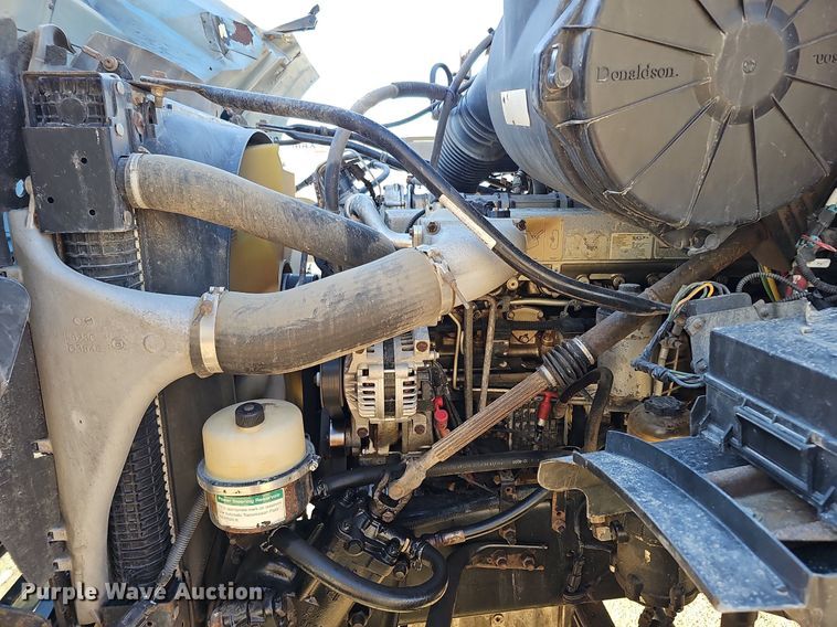 image for item DQ8583 2005 Sterling A9500 semi truck