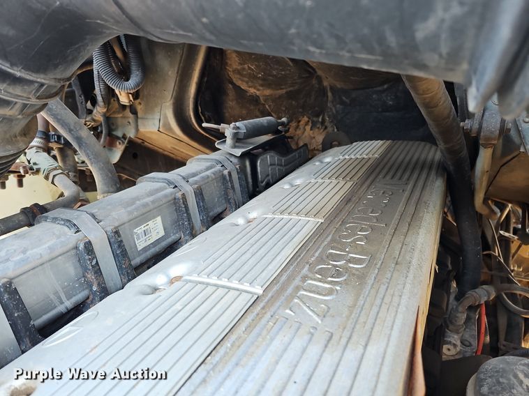 image for item DQ8583 2005 Sterling A9500 semi truck