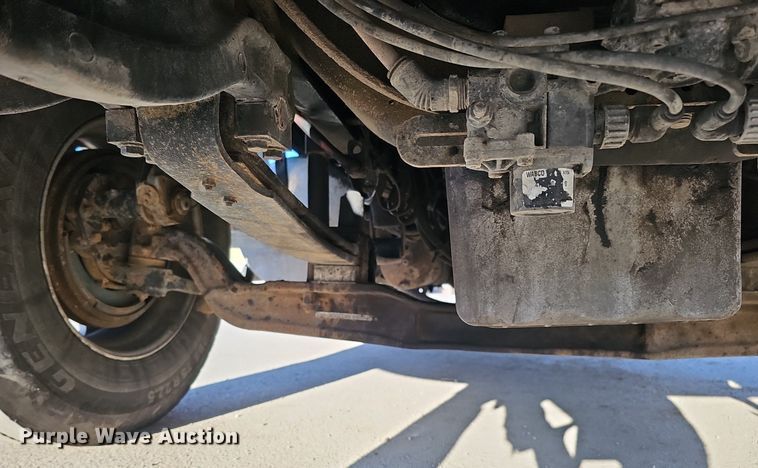 image for item DQ8583 2005 Sterling A9500 semi truck