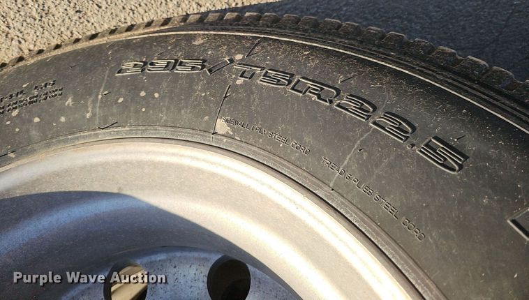 image for item DQ8583 2005 Sterling A9500 semi truck