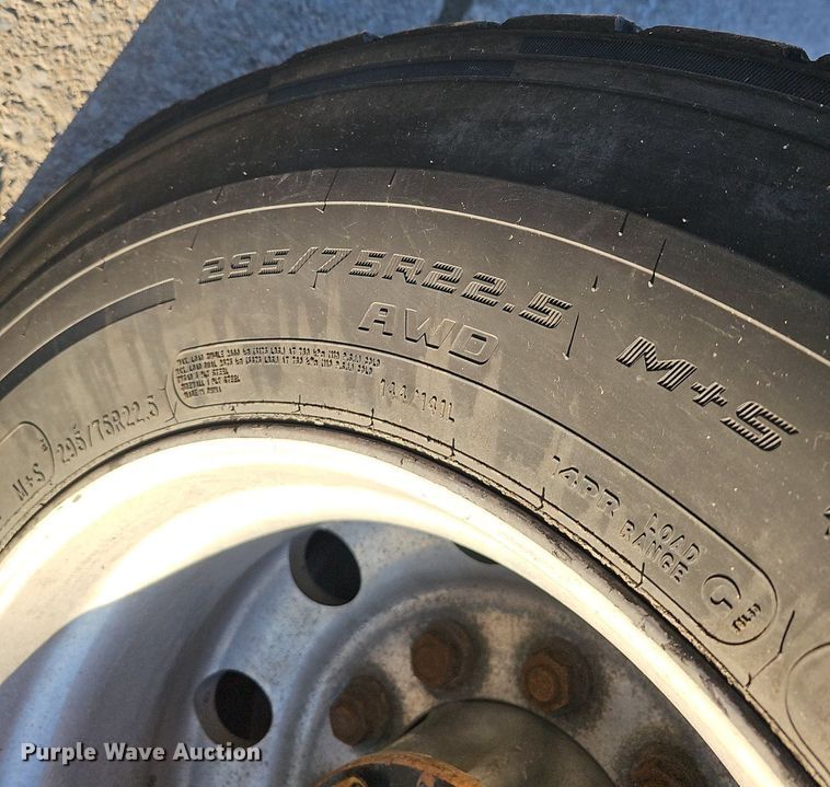 image for item DQ8583 2005 Sterling A9500 semi truck