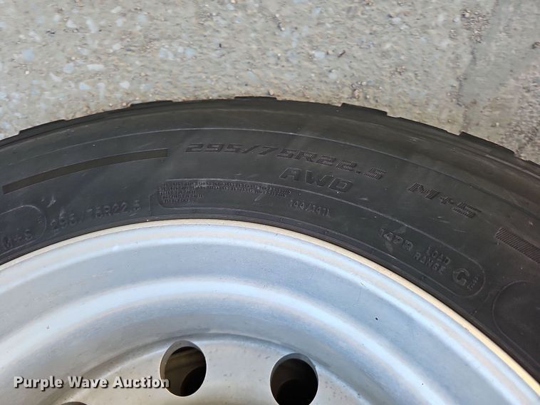 image for item DQ8583 2005 Sterling A9500 semi truck