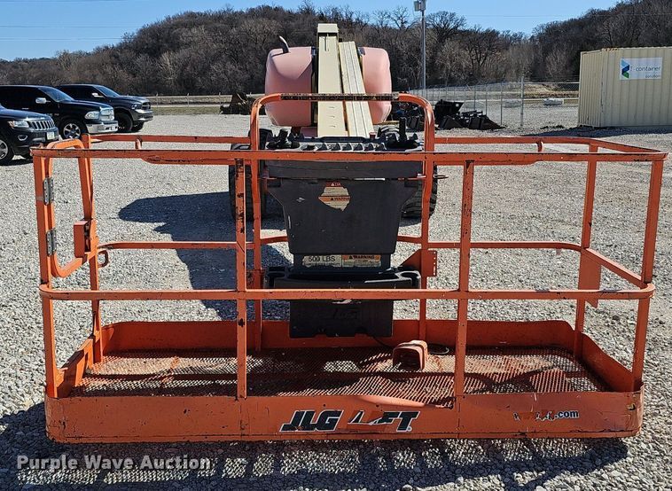 image for item DQ8598 2000 JLG Lift 600S boom lift