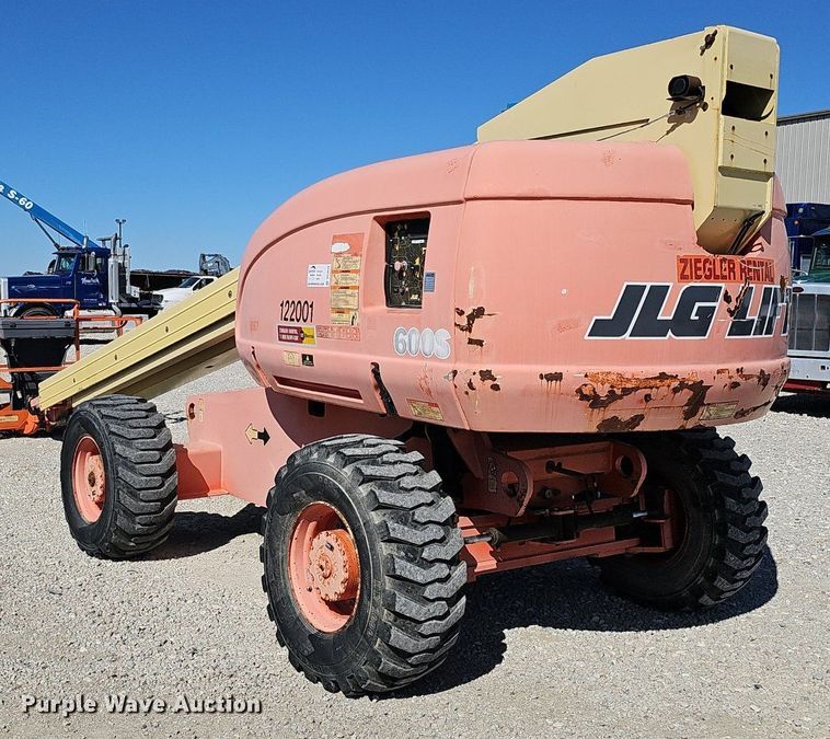 image for item DQ8598 2000 JLG Lift 600S boom lift