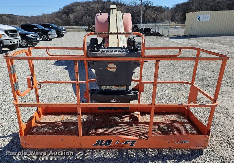 image for item DQ8598 2000 JLG Lift 600S boom lift