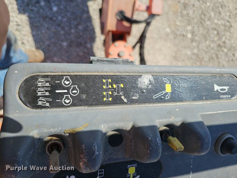 image for item DQ8598 2000 JLG Lift 600S boom lift