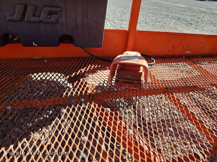 image for item DQ8598 2000 JLG Lift 600S boom lift