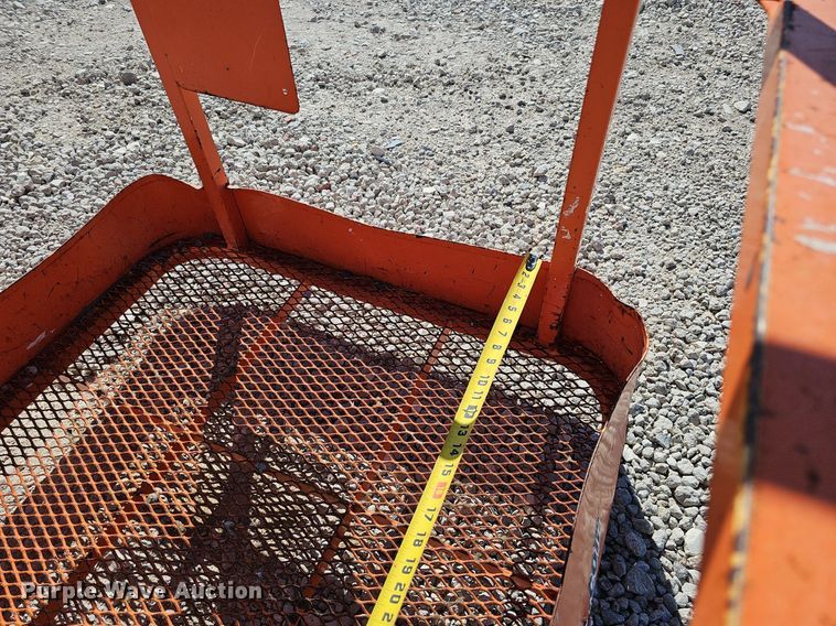 image for item DQ8598 2000 JLG Lift 600S boom lift