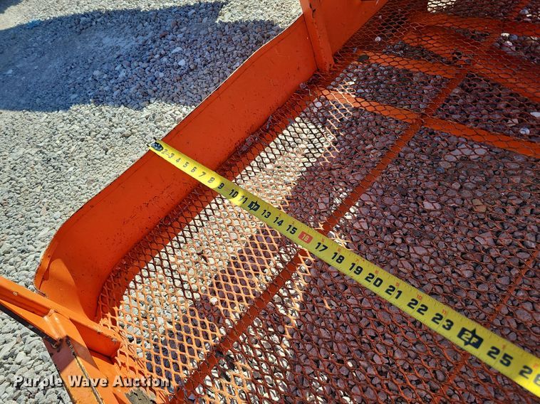 image for item DQ8598 2000 JLG Lift 600S boom lift