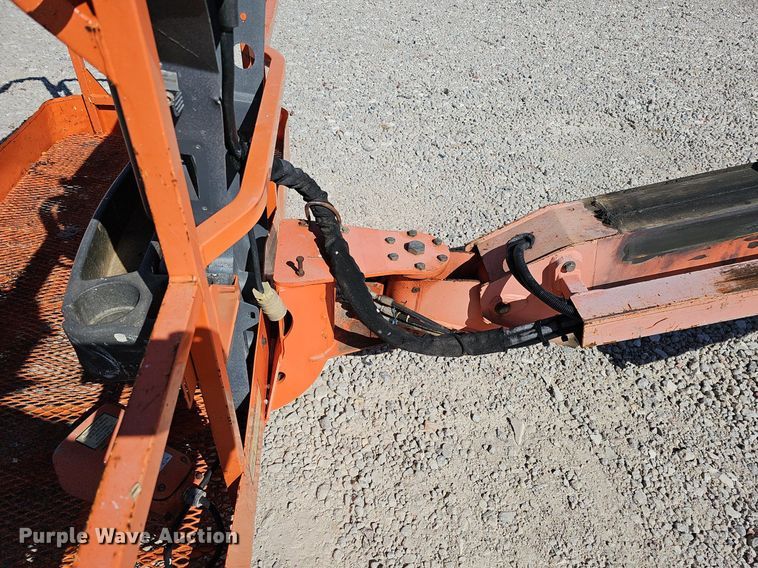 image for item DQ8598 2000 JLG Lift 600S boom lift