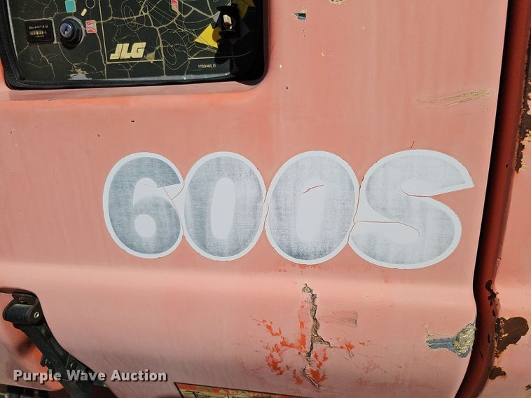 image for item DQ8598 2000 JLG Lift 600S boom lift