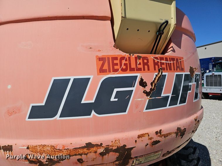 image for item DQ8598 2000 JLG Lift 600S boom lift