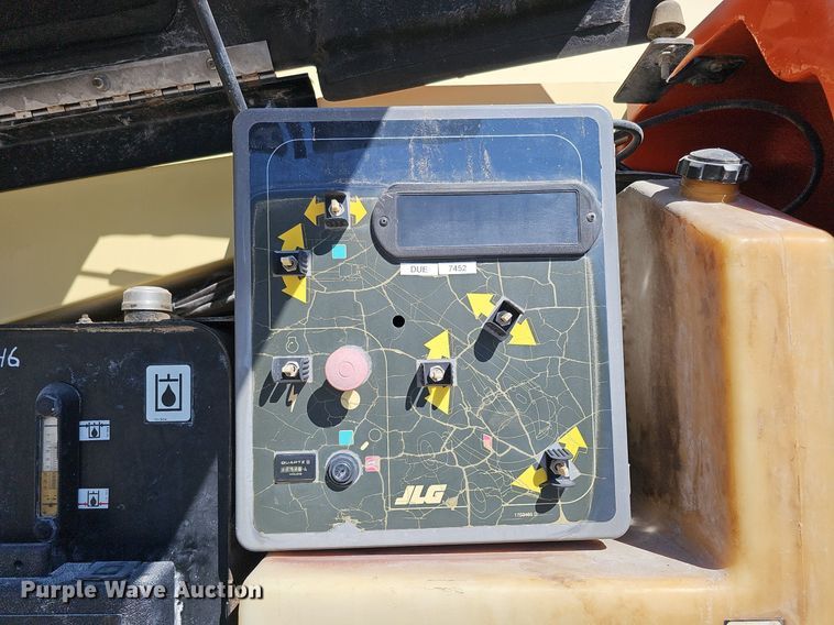 image for item DQ8598 2000 JLG Lift 600S boom lift