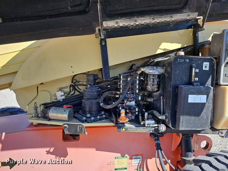 image for item DQ8598 2000 JLG Lift 600S boom lift