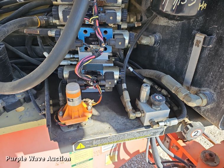 image for item DQ8598 2000 JLG Lift 600S boom lift