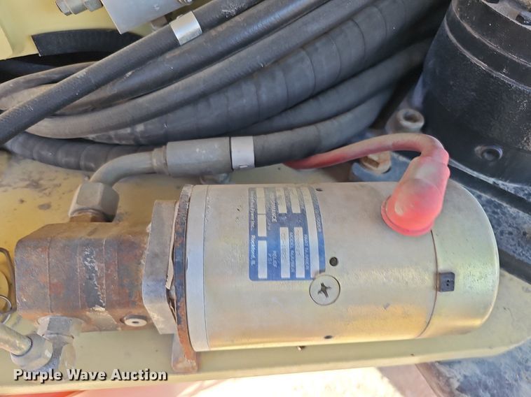 image for item DQ8598 2000 JLG Lift 600S boom lift