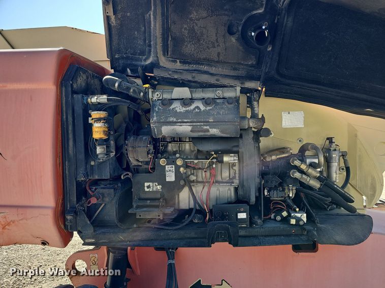 image for item DQ8598 2000 JLG Lift 600S boom lift