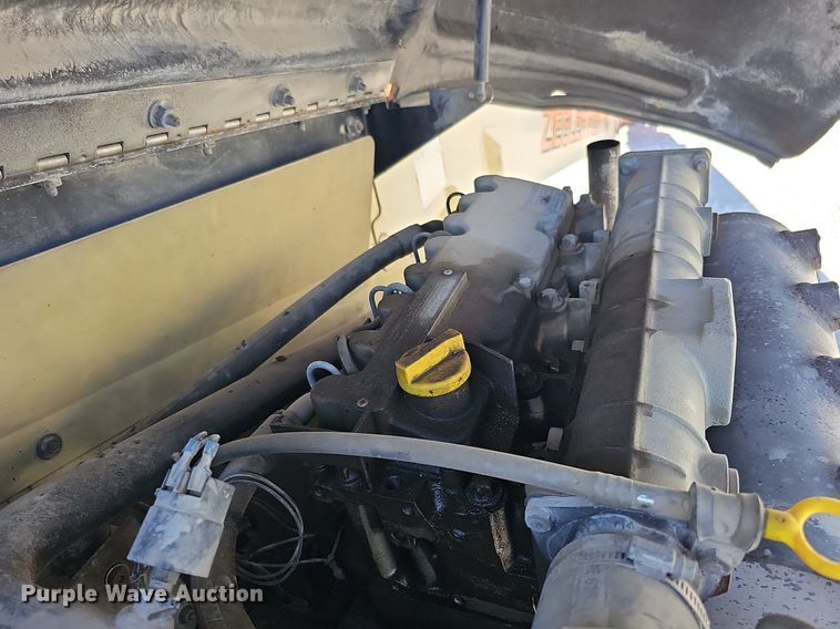 image for item DQ8598 2000 JLG Lift 600S boom lift