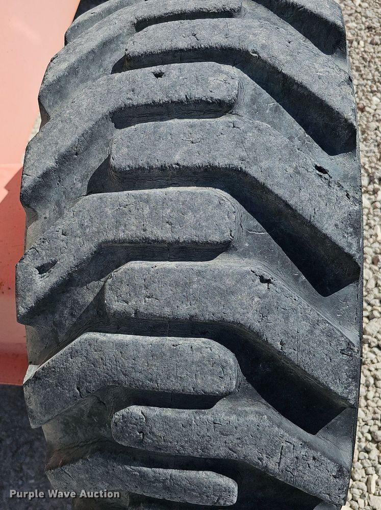 image for item DQ8598 2000 JLG Lift 600S boom lift