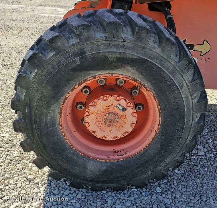 image for item DQ8598 2000 JLG Lift 600S boom lift