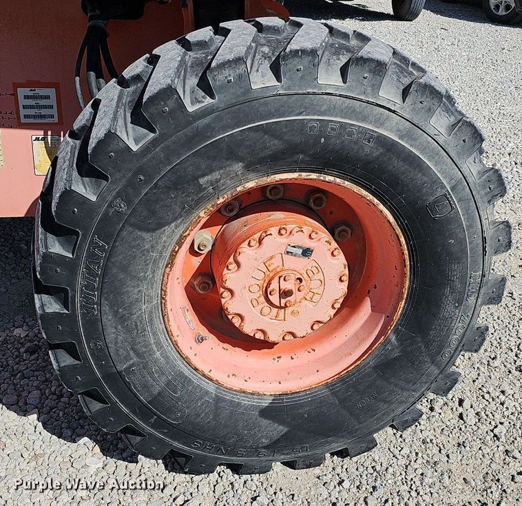 image for item DQ8598 2000 JLG Lift 600S boom lift