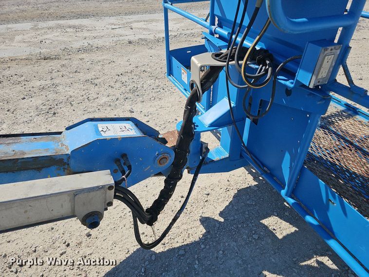 image for item DQ8599 2008 Genie S-60 boom lift