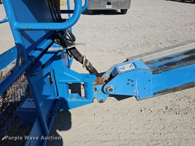 image for item DQ8599 2008 Genie S-60 boom lift