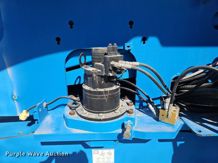 image for item DQ8599 2008 Genie S-60 boom lift