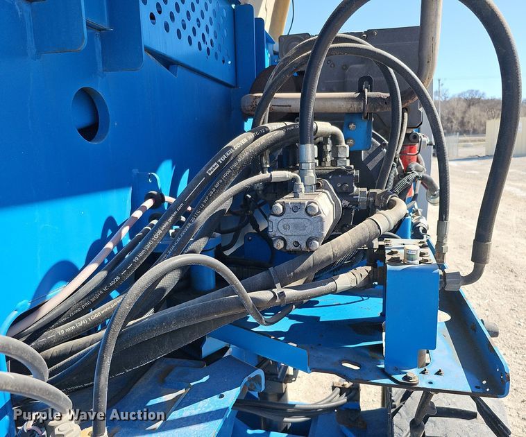 image for item DQ8599 2008 Genie S-60 boom lift