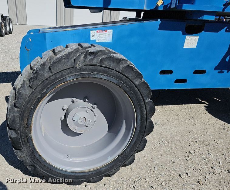 image for item DQ8599 2008 Genie S-60 boom lift