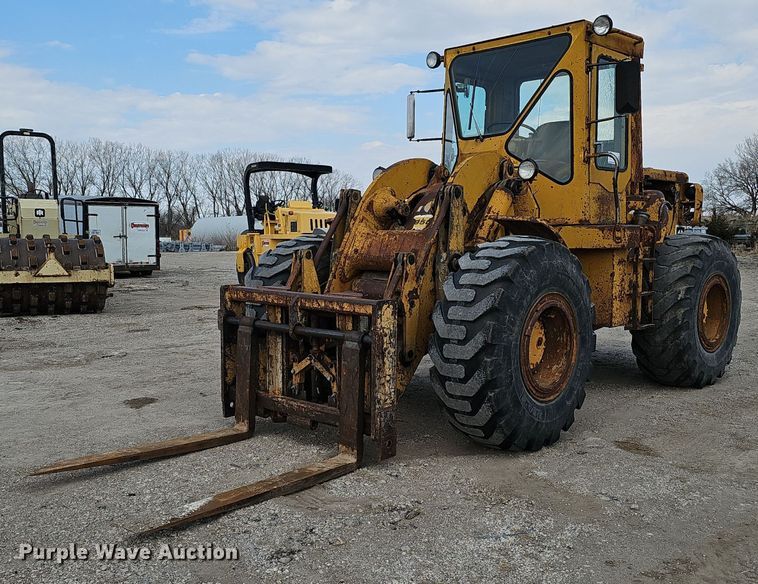 image for item DQ8611 1974 Caterpillar 950 wheel loader