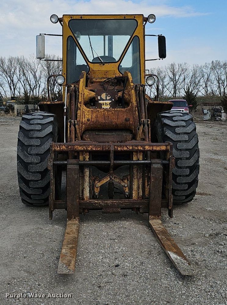 image for item DQ8611 1974 Caterpillar 950 wheel loader