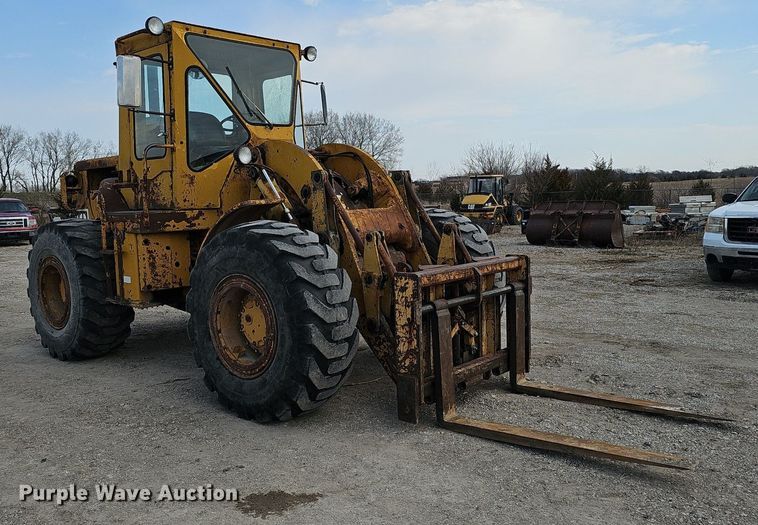 image for item DQ8611 1974 Caterpillar 950 wheel loader
