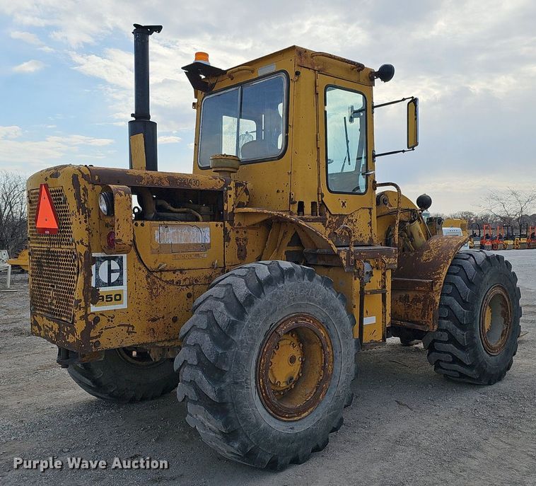 image for item DQ8611 1974 Caterpillar 950 wheel loader