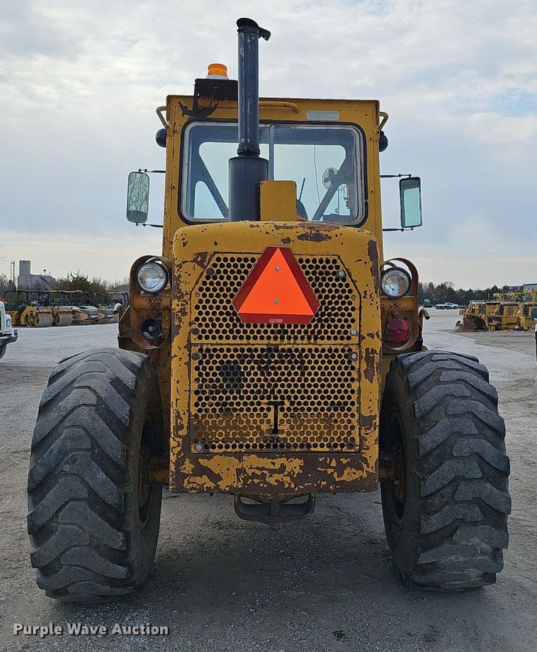 image for item DQ8611 1974 Caterpillar 950 wheel loader
