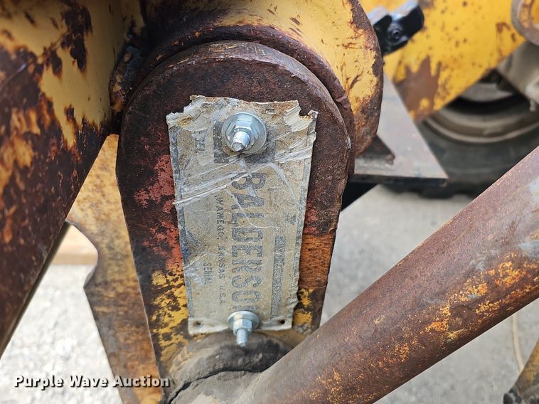 image for item DQ8611 1974 Caterpillar 950 wheel loader