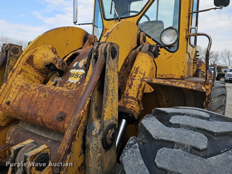 image for item DQ8611 1974 Caterpillar 950 wheel loader