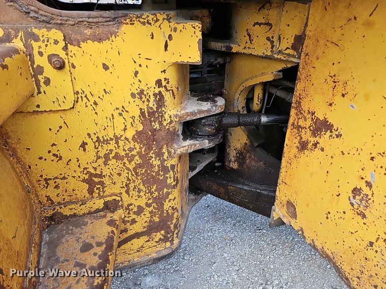 image for item DQ8611 1974 Caterpillar 950 wheel loader