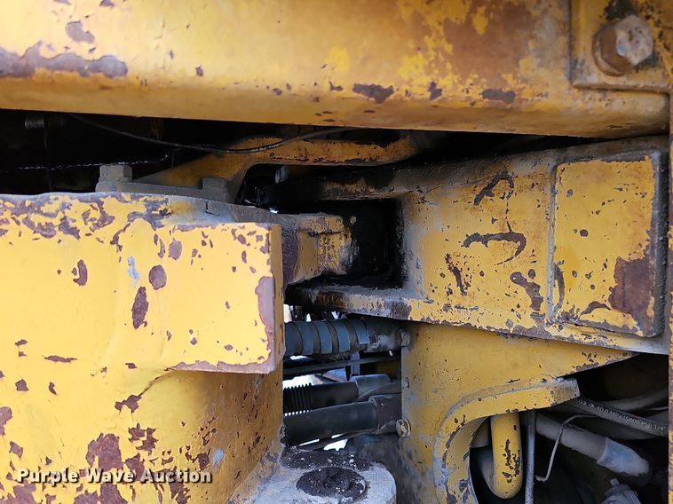 image for item DQ8611 1974 Caterpillar 950 wheel loader