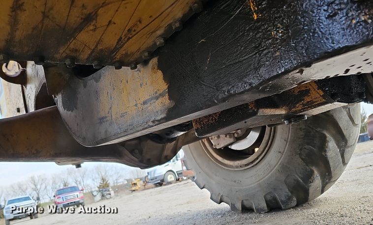 image for item DQ8611 1974 Caterpillar 950 wheel loader