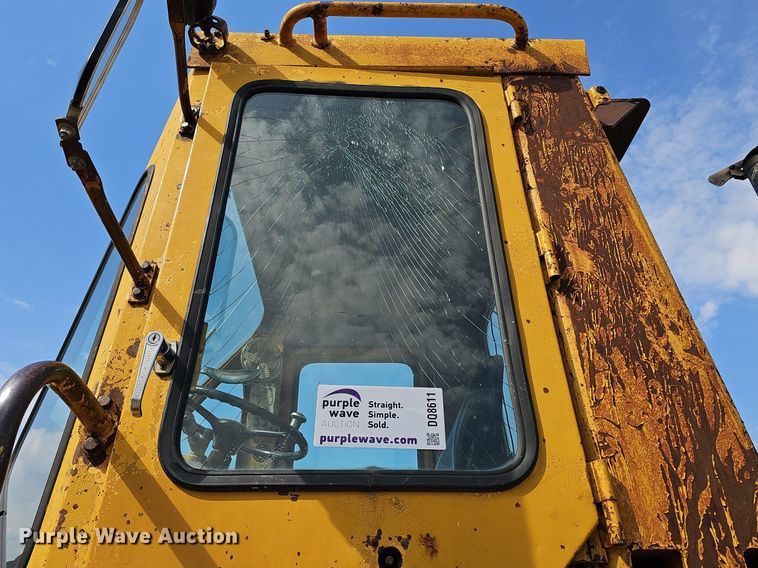 image for item DQ8611 1974 Caterpillar 950 wheel loader