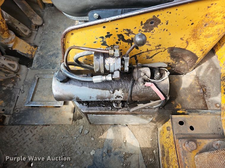 image for item DQ8611 1974 Caterpillar 950 wheel loader