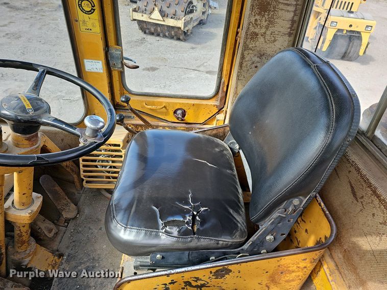 image for item DQ8611 1974 Caterpillar 950 wheel loader